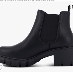 NWT - black chunky heel booties